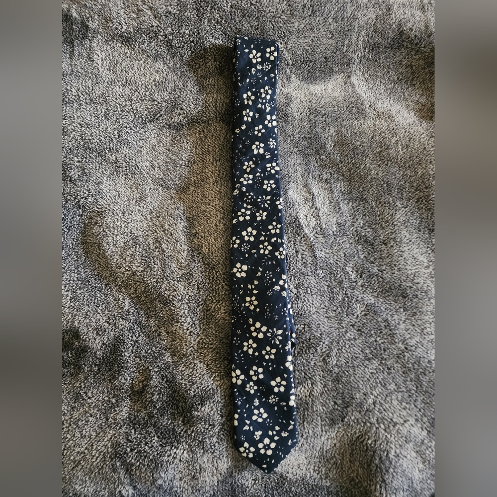 ORIGINAL PENGUIN Necktie - Blue w/ Floral Prints